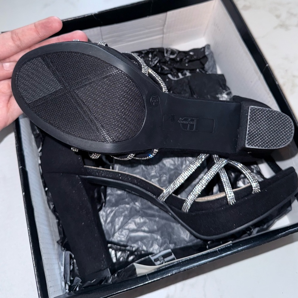 Black Graphic Box - Picture 2 of 3